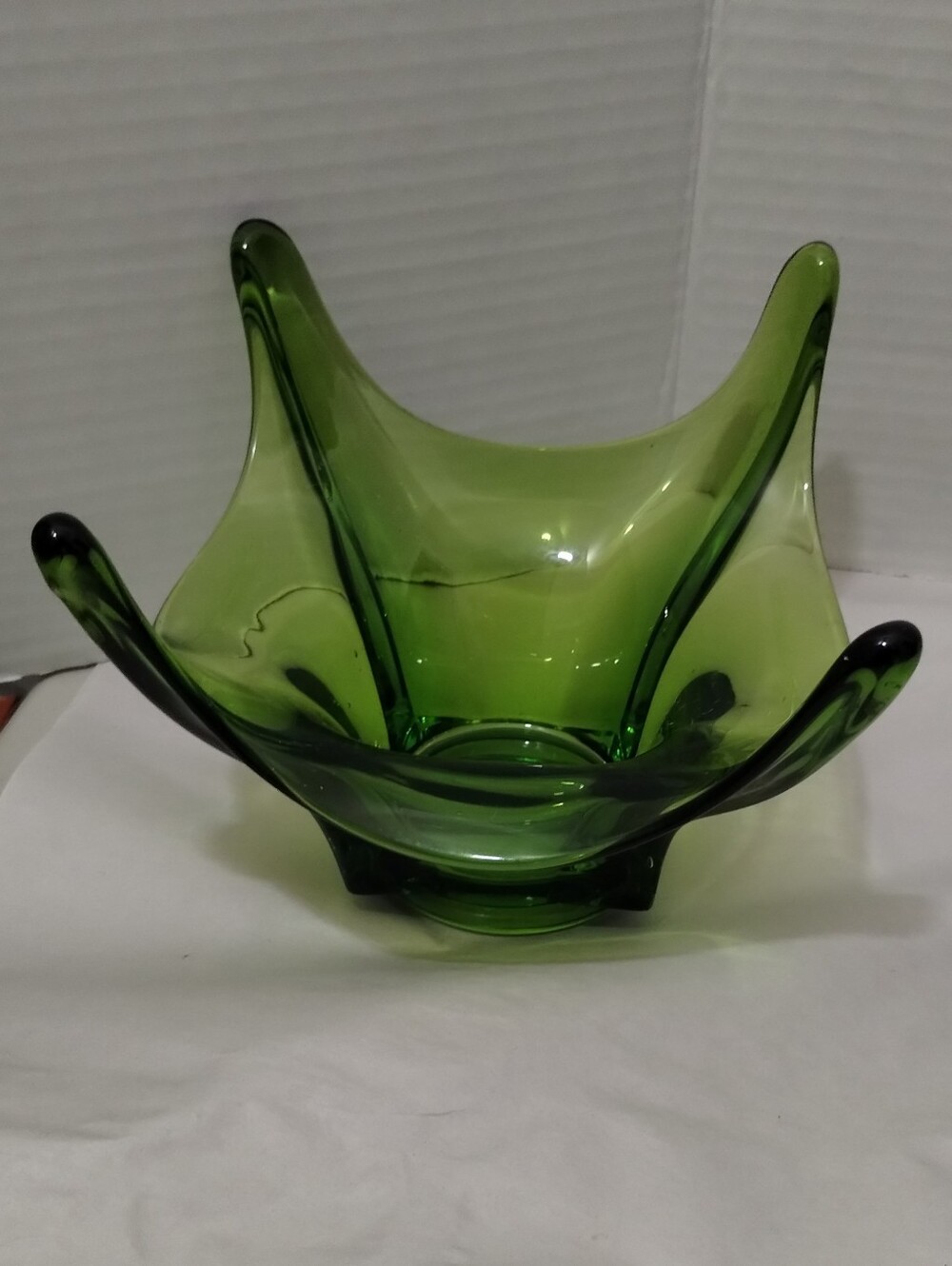 Vintage Mid-Century Modern Green Art Glass Decorative Bowl - Home Accents